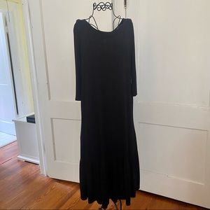 Comfy long sleeved flowing dress